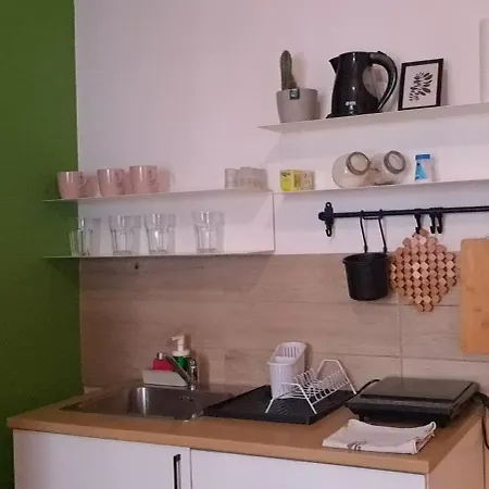 Apartament Land House *