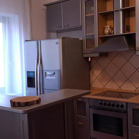 Land House Apartament *