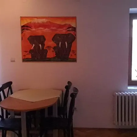 Apartament Land House *