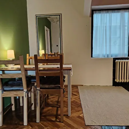 Apartament Land House *