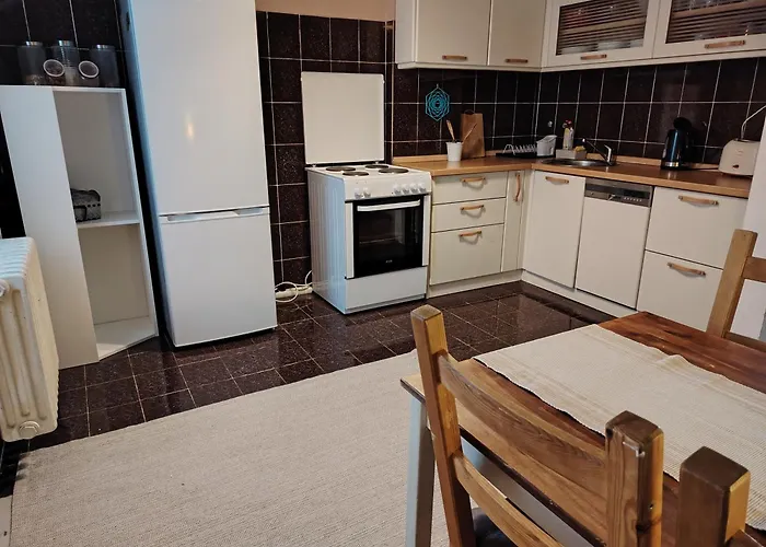 Land House بلغراد